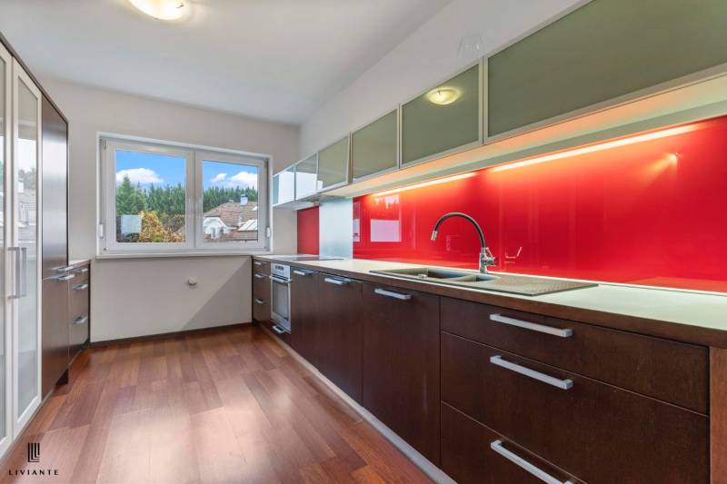 Rent Three bedroom apartment, Three bedroom apartment, Strmý vŕšok, Br