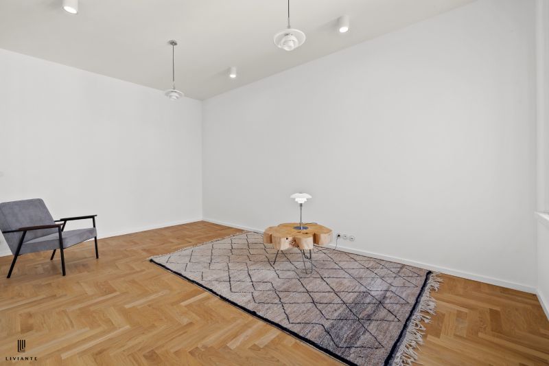 Rent Three bedroom apartment, Three bedroom apartment, Gröslingova, Br